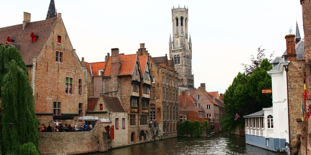 Uitzicht op het historische Brugge vanaf het water