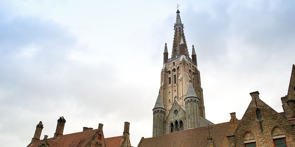 De toren van de Onze Lieve Vrouwe Kerk in Brugge